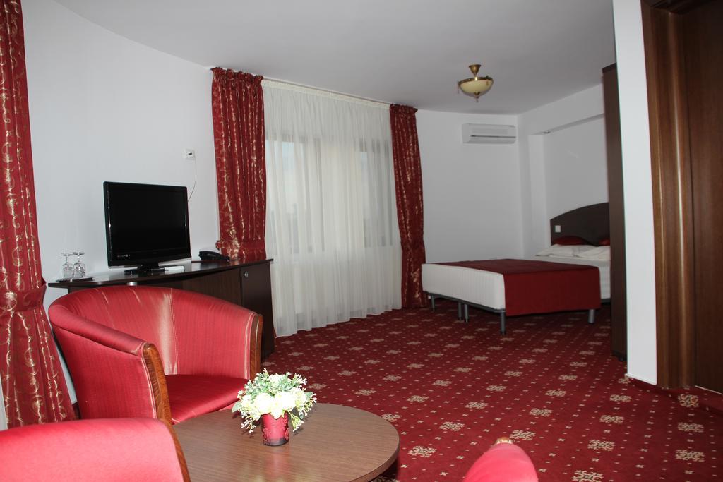 Hotel Royal 2 Urziceni Room photo