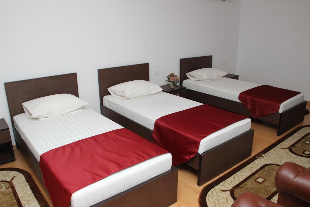 Hotel Royal 2 Urziceni Room photo