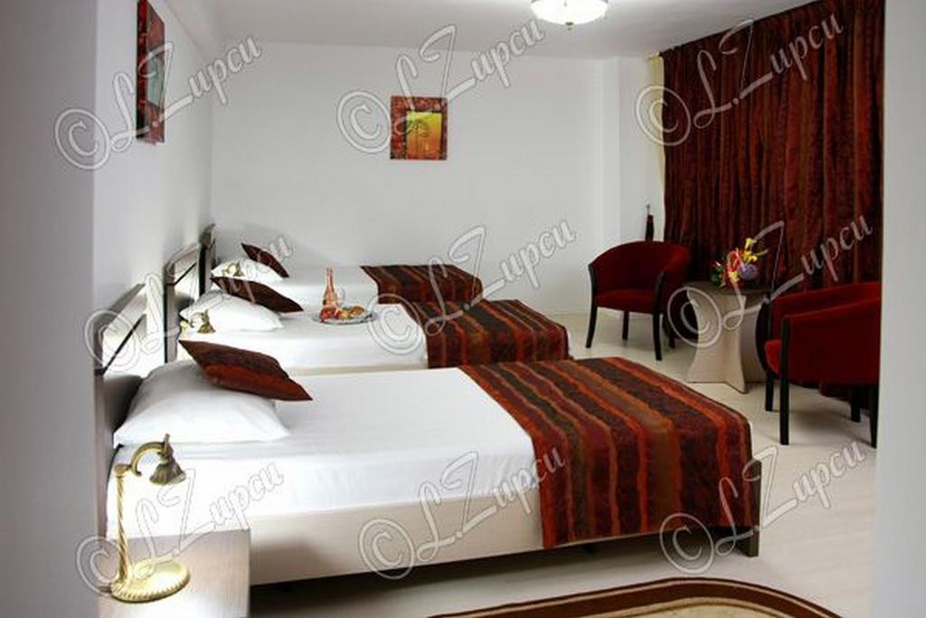 Hotel Royal 2 Urziceni Room photo