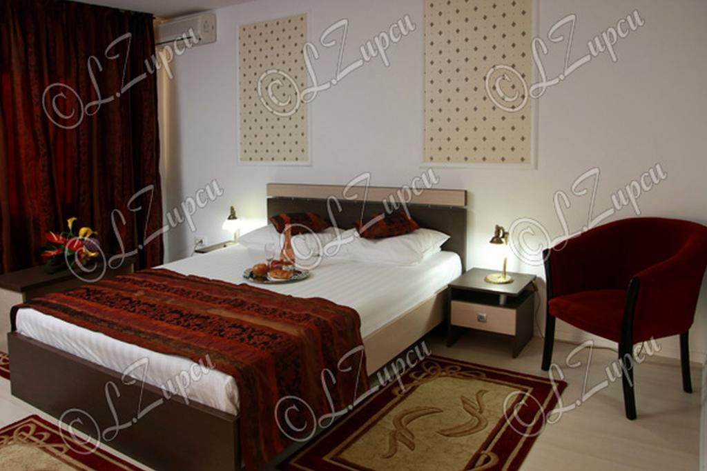 Hotel Royal 2 Urziceni Room photo